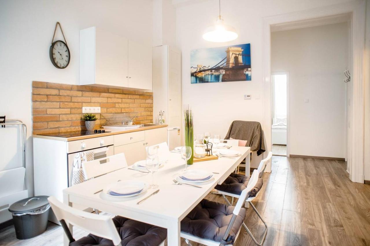 Comfy, Renewed 3 Bedroom Apt In Center 부다페스트 외부 사진