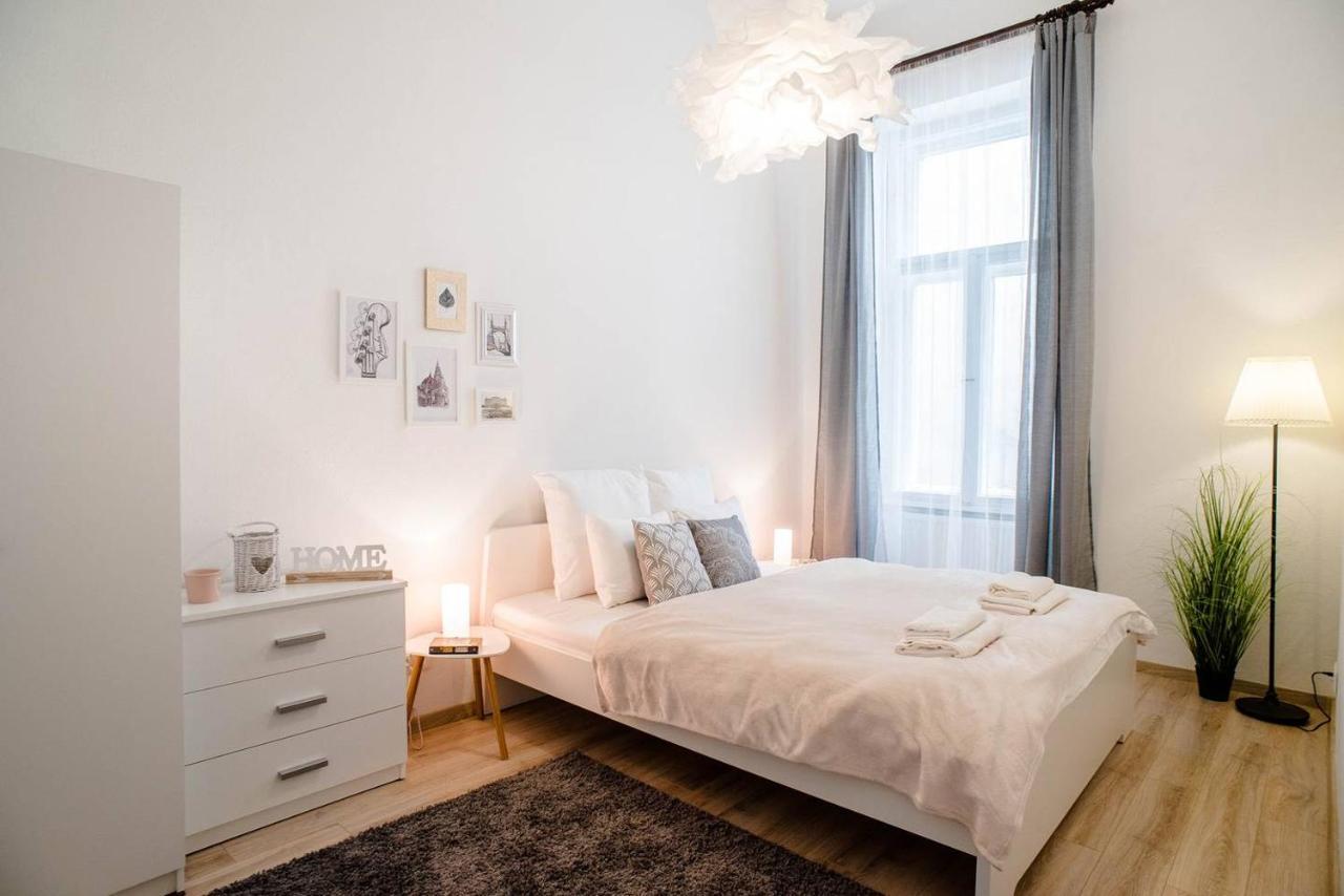 Comfy, Renewed 3 Bedroom Apt In Center 부다페스트 외부 사진