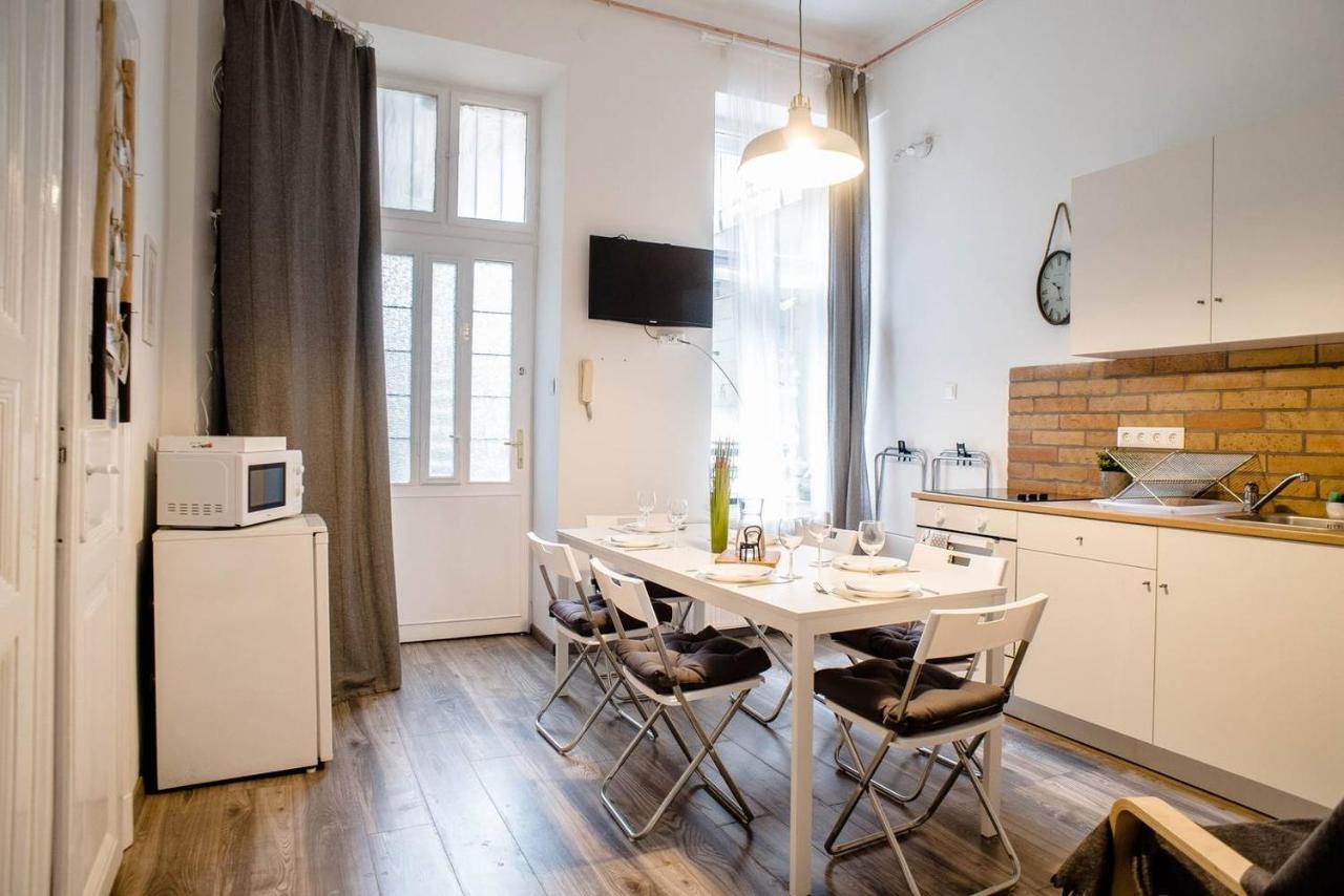 Comfy, Renewed 3 Bedroom Apt In Center 부다페스트 외부 사진