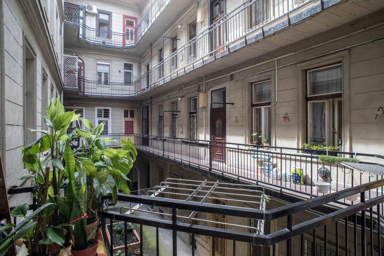 Comfy, Renewed 3 Bedroom Apt In Center 부다페스트 외부 사진