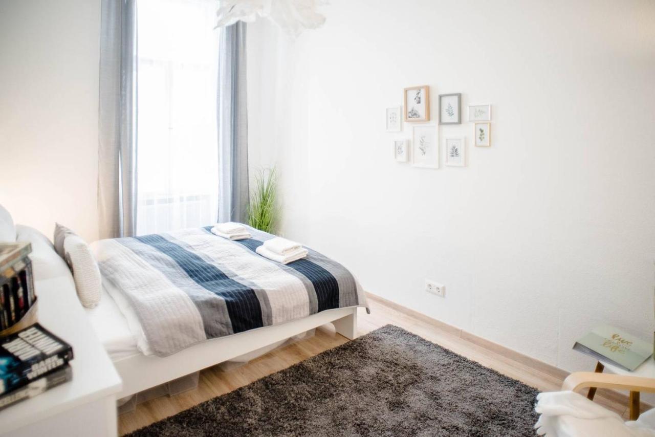 Comfy, Renewed 3 Bedroom Apt In Center 부다페스트 외부 사진